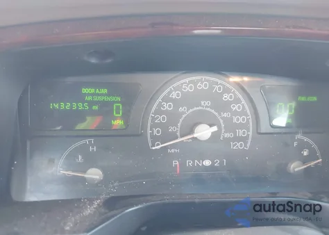 2003 Lincoln Town Car Signature from USA, damaged, VIN 1LNHM82W73Y694730